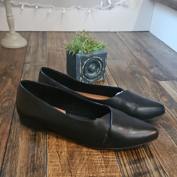 b.o.c. Women's Classic Black Loafers - Picture 3 of 11